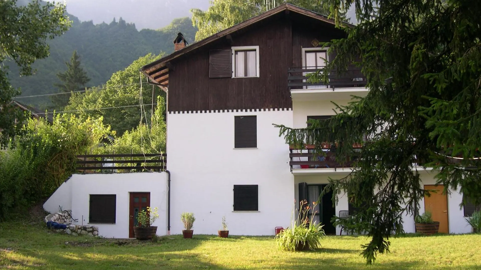 Garden Apartment Relax Barco  Italy